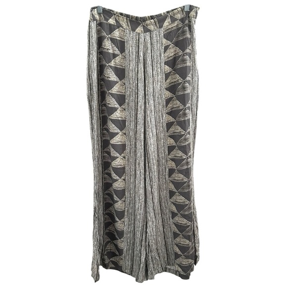 EARTHBOUND Dresses & Skirts - Earthbound TradingCompany Women’s Grey‎ Geometric Print Flare Leg Pants Sz XXL